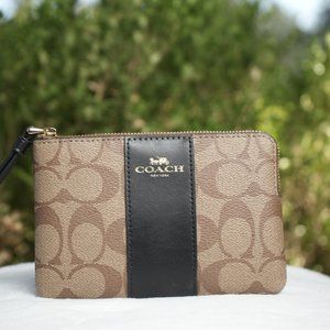 Coach  corner zip wallet  signature leather